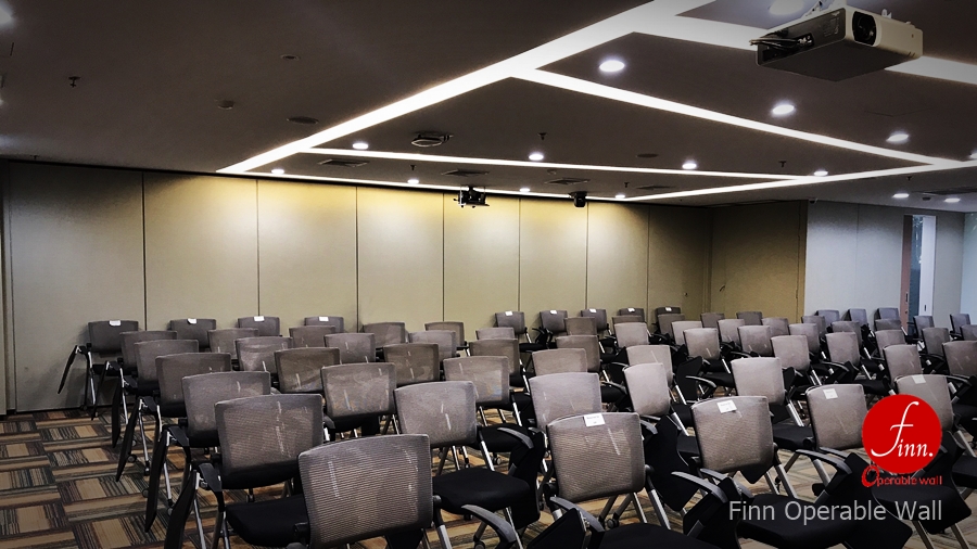 ผลงานห้องประชุม และอบรม Nomura@กรุงเทพมหานคร โดย บริษัท ฟินน์ เดคคอร์ จำกัด ผนังบานเลื่อนกันเสียงอเนกประสงค์ สำหรับห้องประชุม อบรม สัมมนา และจัดเลี้ยง