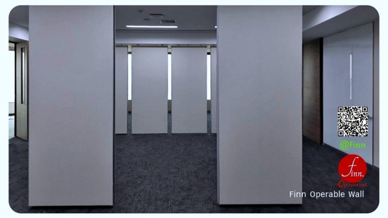 ผนังบานเลื่อนกั้นห้องกันเสียง FINN ใช้สำหรับห้องประชุม By FINN De'cor