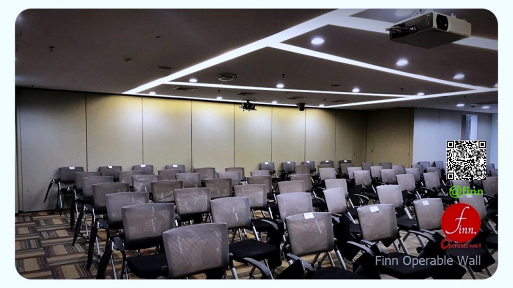 ผนังบานเลื่อนกั้นห้องกันเสียง FINN ใช้สำหรับห้องประชุม By FINN De'cor